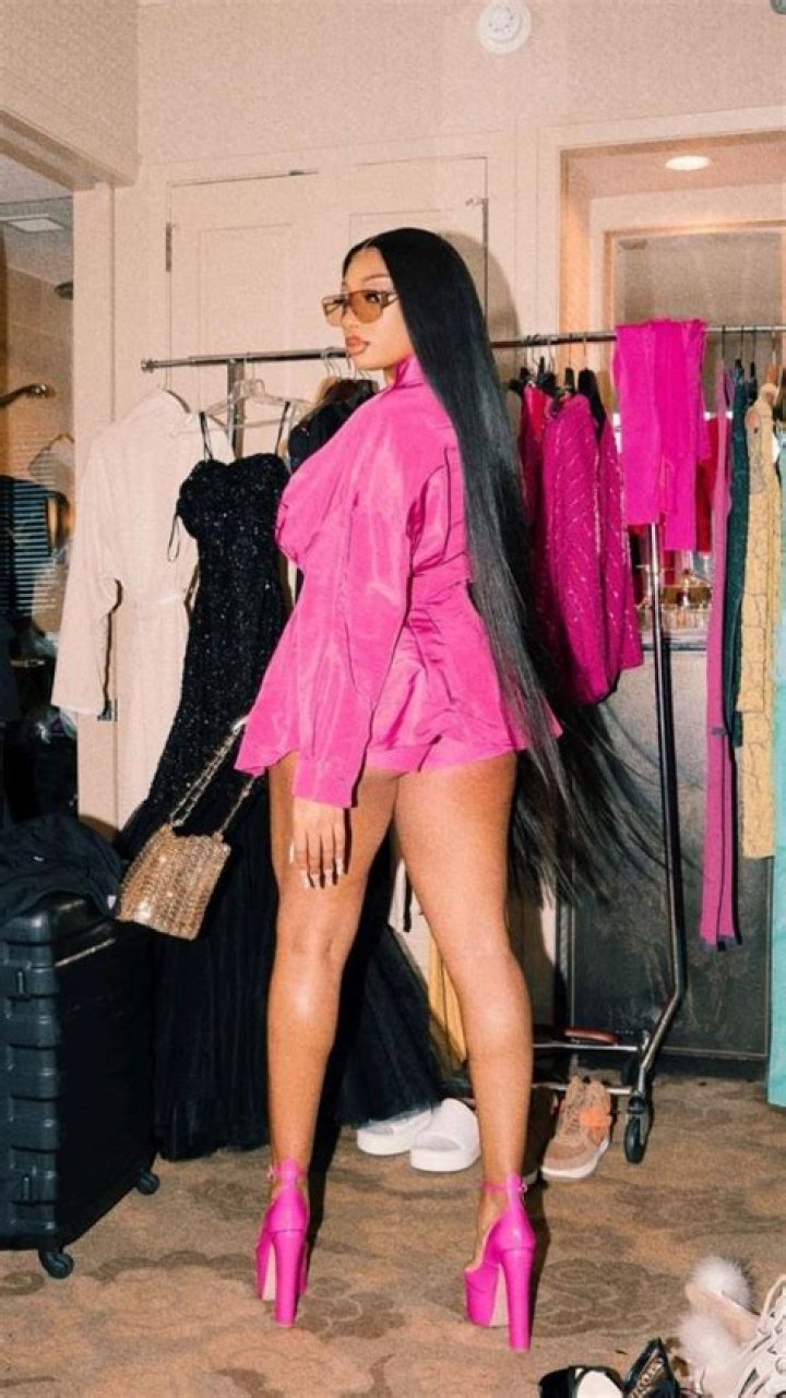Megan Thee Stallion’s Pink Shorts & Matching Crop Top – Outfit Photos – Hollywood Life