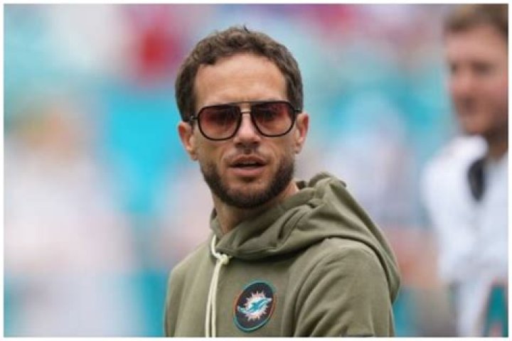 
Mike McDaniel Height, Weight, Net Worth, Age, Birthday, Wikipedia, Who, Nationality, Biography 