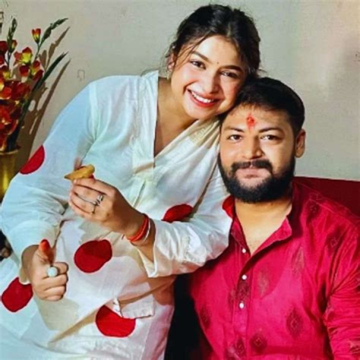 
Neha Singh Rathore Height, Weight, Net Worth, Age, Birthday, Wikipedia, Who, Nationality, Biography 