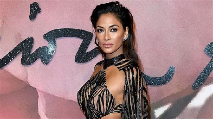 Channels Cher & Selena – Hollywood Life