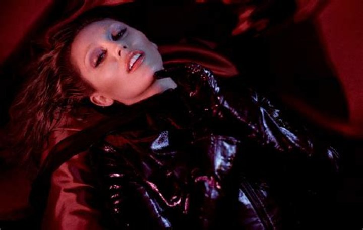 Noah Cyrus Cries Over ‘Young & Sad’ Song About Being In Miley’s Shadow – Hollywood Life