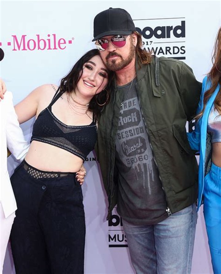 Noah Cyrus & Braison Cyrus Skip Mom Tish Cyrus’ Wedding – Hollywood Life