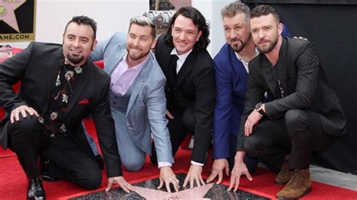 NSYNC Recreates ‘Friends’ Scene to Tease New Song ‘Better Place’ – Hollywood Life