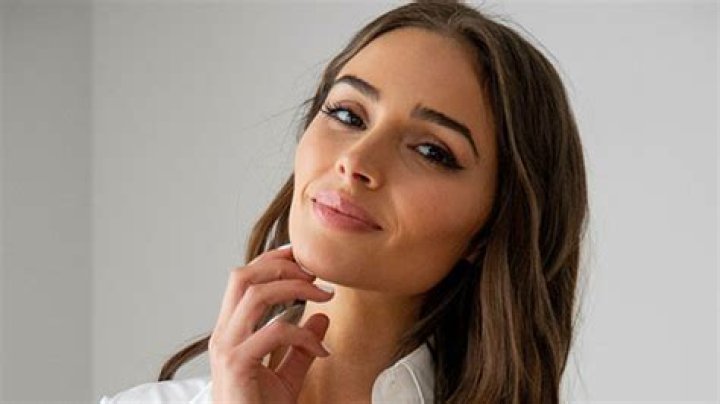 Olivia Culpo Demands Her Family Clean Up During ‘Self-Quarantine’ & Her BF’s Reaction Is Priceless