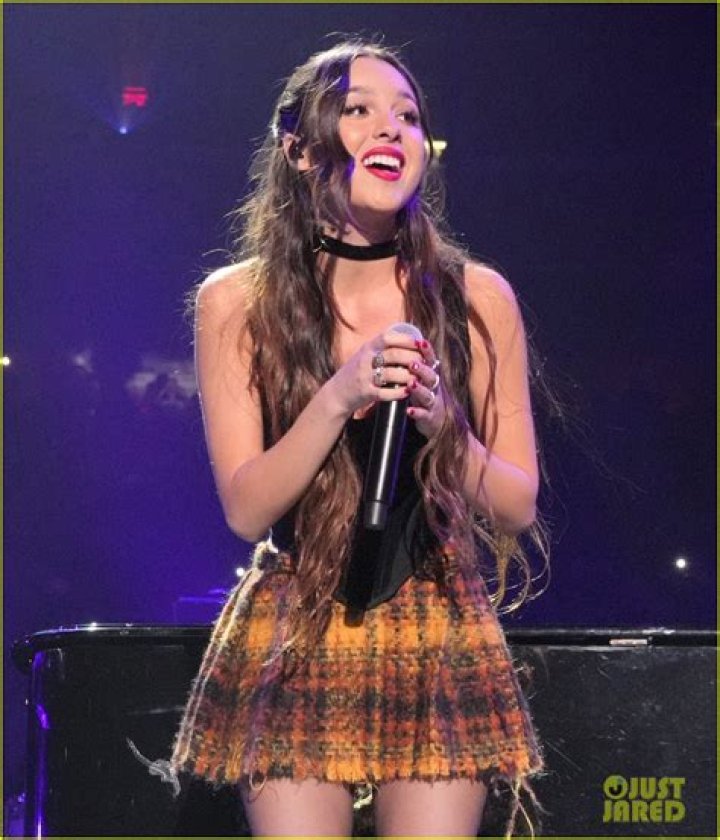 Olivia Rodrigo Performs At Billy Joel Concert In NYC – Hollywood Life