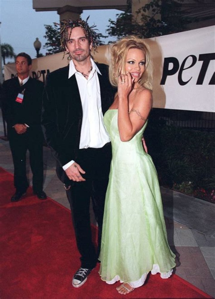 Pamela Anderson & Tommy Lee’s Relationship Timeline: Photos – Hollywood Life