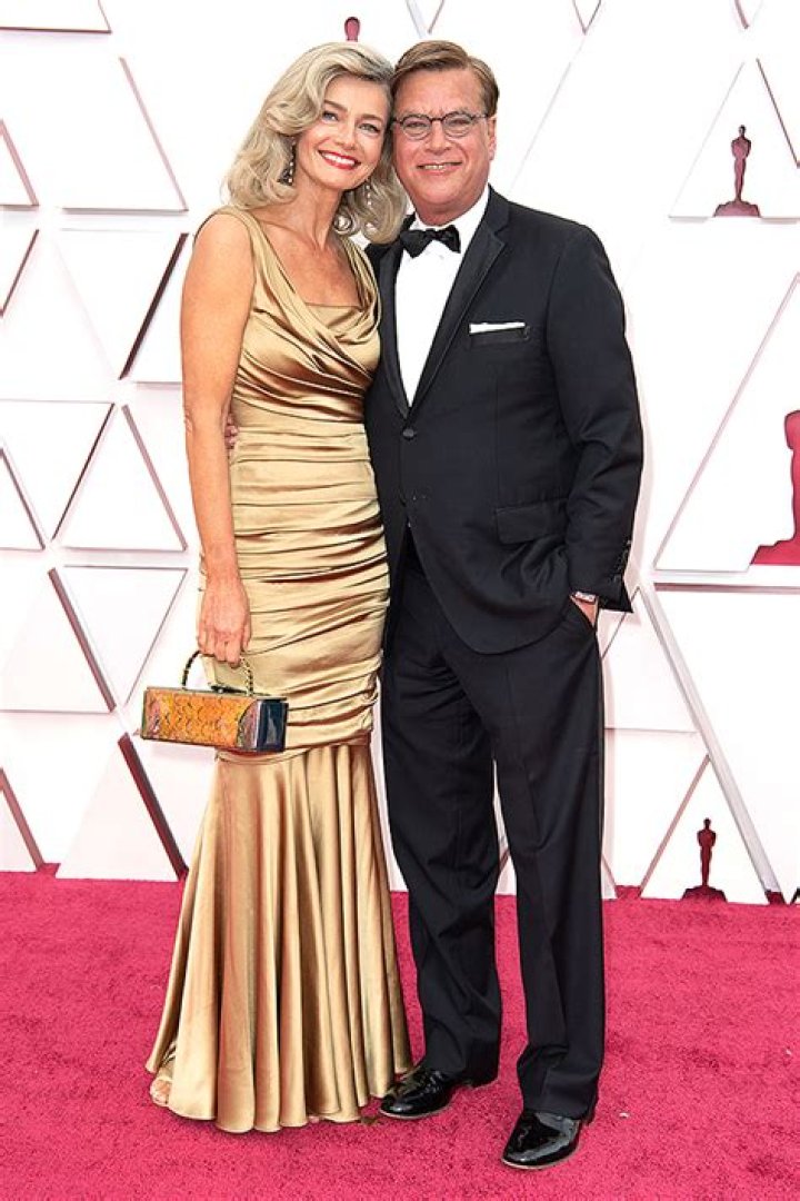 Paulina Porizkova Cries In New Photo After Being ‘Betrayed’ – Hollywood Life