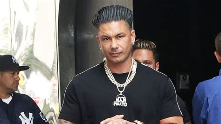 Pauly D Claps Back At Fan Comments On His Gel Free Hair – Hollywood Life