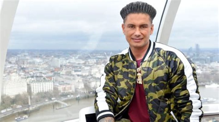 Pauly D’s Gel-Free Hair Shocks Fans In New Shirtless Photo: Makeover – Hollywood Life