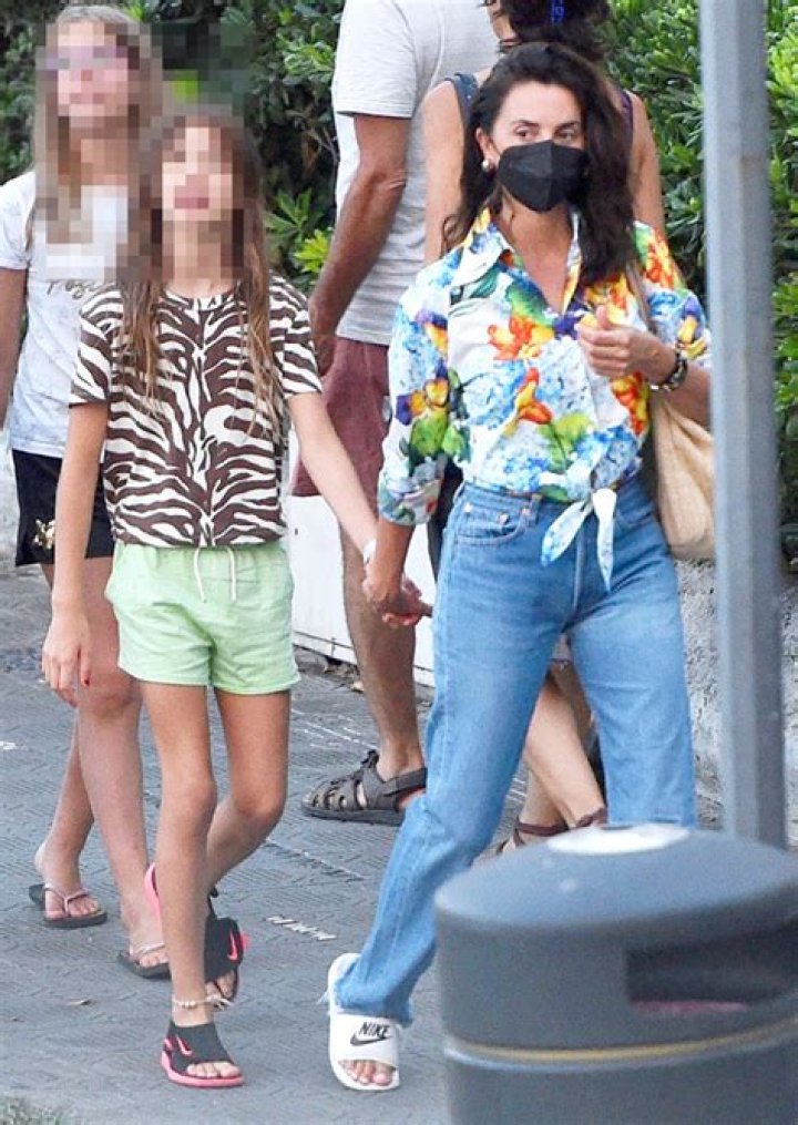 Penelope Cruz Seen Out with Kids Leo & Luna In Italy: Photos – Hollywood Life