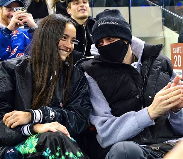 Pete Davidson Delivers Pizza To Protestors Amid Writers’ Strike – Hollywood Life