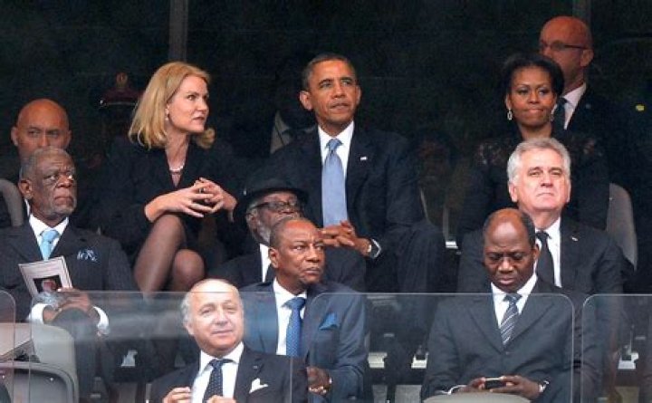President Obama Caught Flirting: Michelle Obama Looks Pissed