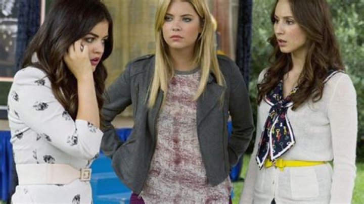 Ezra Is A, Alison Alive — Summer Finale Recap – Hollywood Life