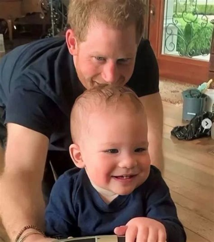 Prince Harry’s Son Archie Wraps Hand Around His Dad’s Finger In New Pic For Their 1st Father’s Day