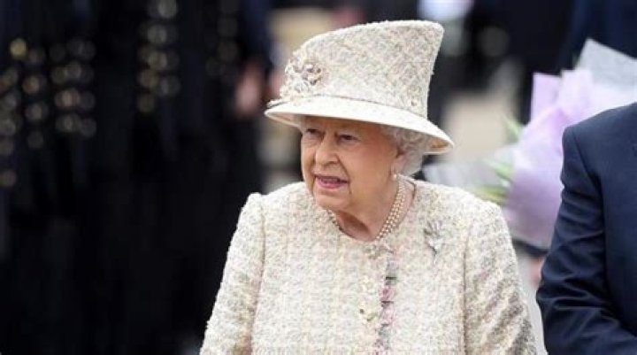 
Queen’s absence from royal events sparks demands to step down from throne 