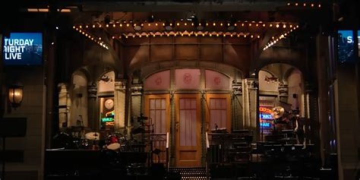 Rachel McAdams Makes Surprise ‘SNL’ Cameo to Introduce New ‘Mean Girls’ Star Renee Rapp: Watch