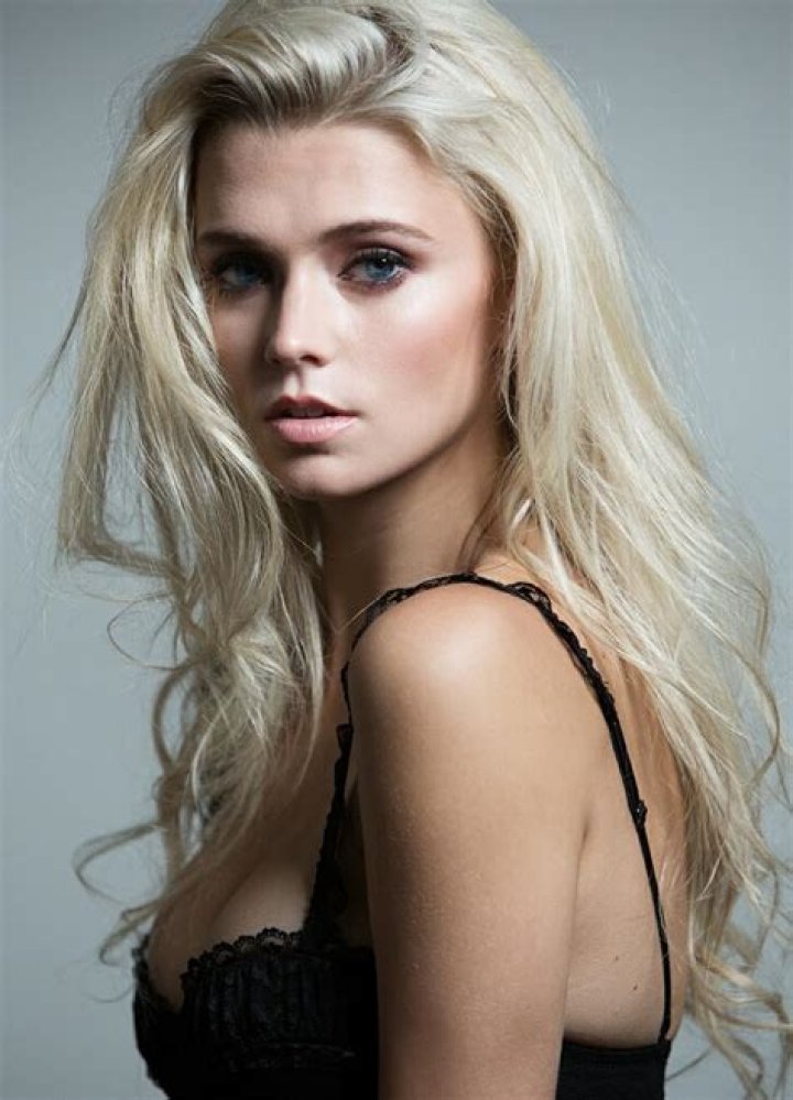 Raina Lawson Celebrity Bio – Hollywood Life