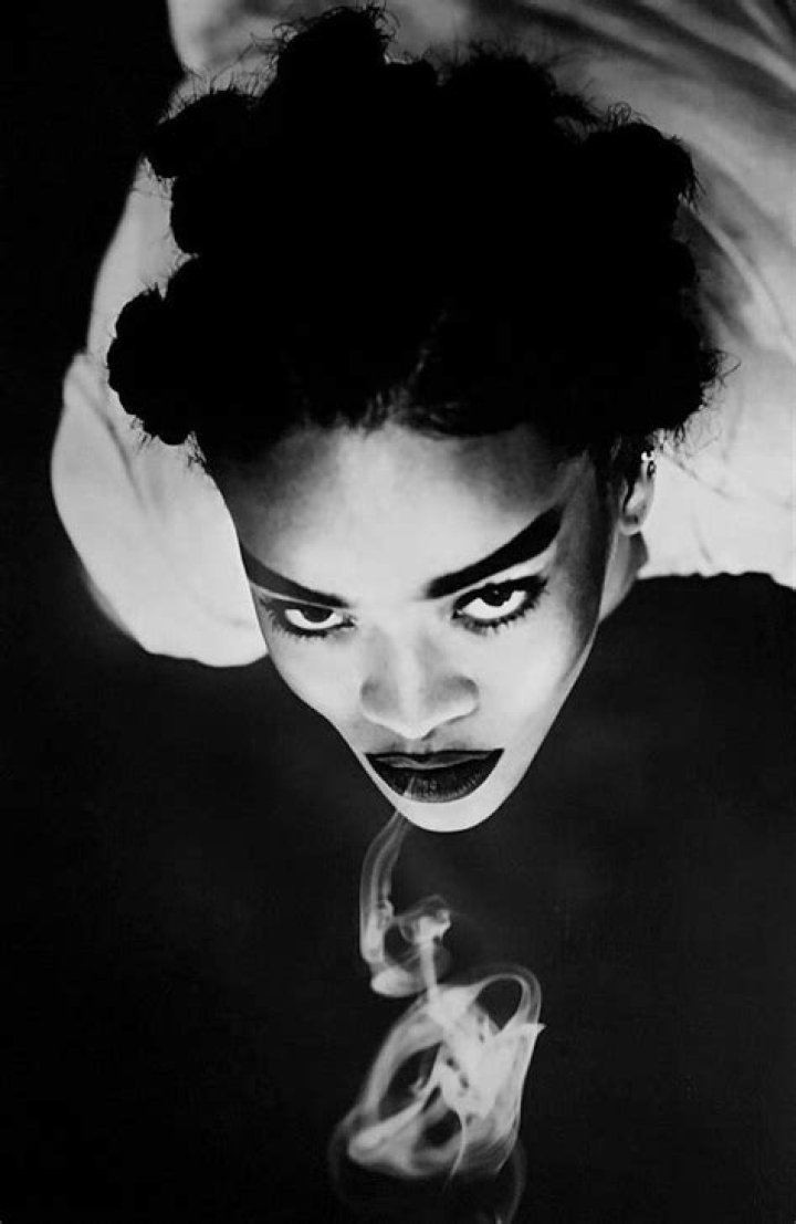 [PICS] Rihanna’s Goth Pics — RiRi Posts Sexy Black & White Photos On Instagram – Hollywood Life