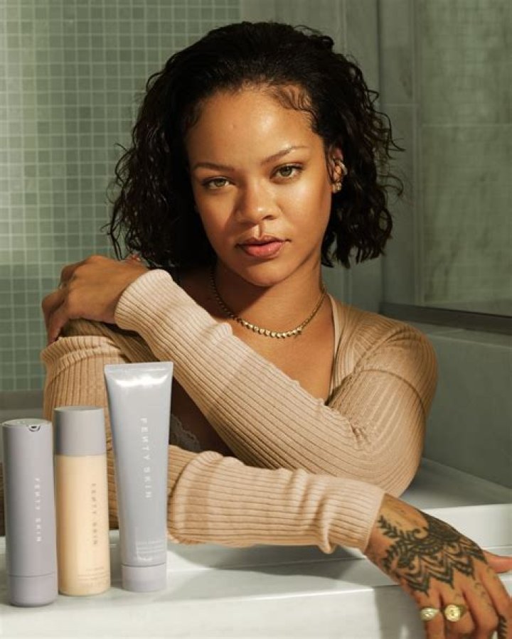 Rihanna Is Flawless Showing Off Her ‘5 Minute Face’ Using Fenty’s New Powder Foundation — Watch