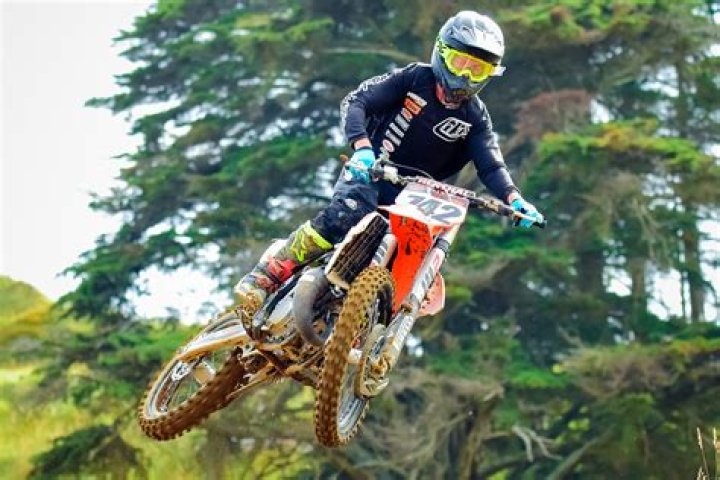 Riley Smith Reflects On ‘Motocrossed’ & Teases New Music — Interview – Hollywood Life