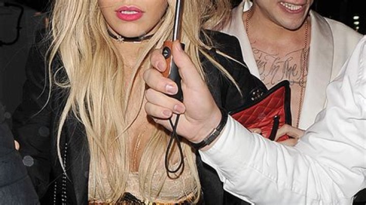 [PICS] Rita Ora’s Nip Slip — See Her Major Wardrobe Malfunction – Hollywood Life