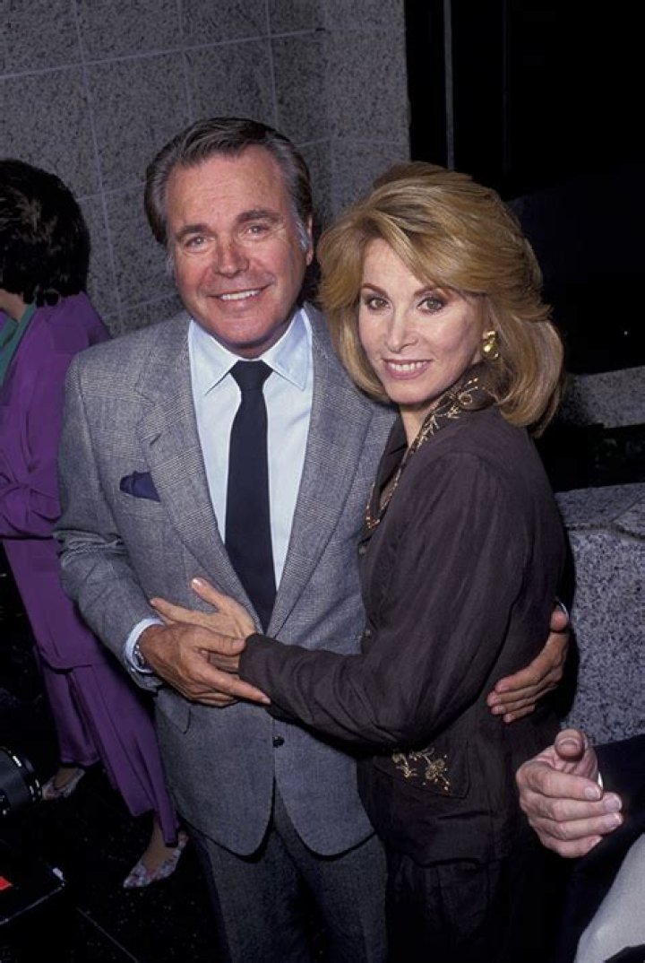 Robert Wagner & Stefanie Powers Have a ‘Hart to Hart’ Reunion in Honor of His 94th Birthday