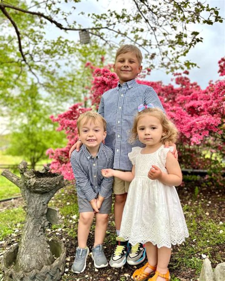 Couple Welcomes A Girl – Hollywood Life