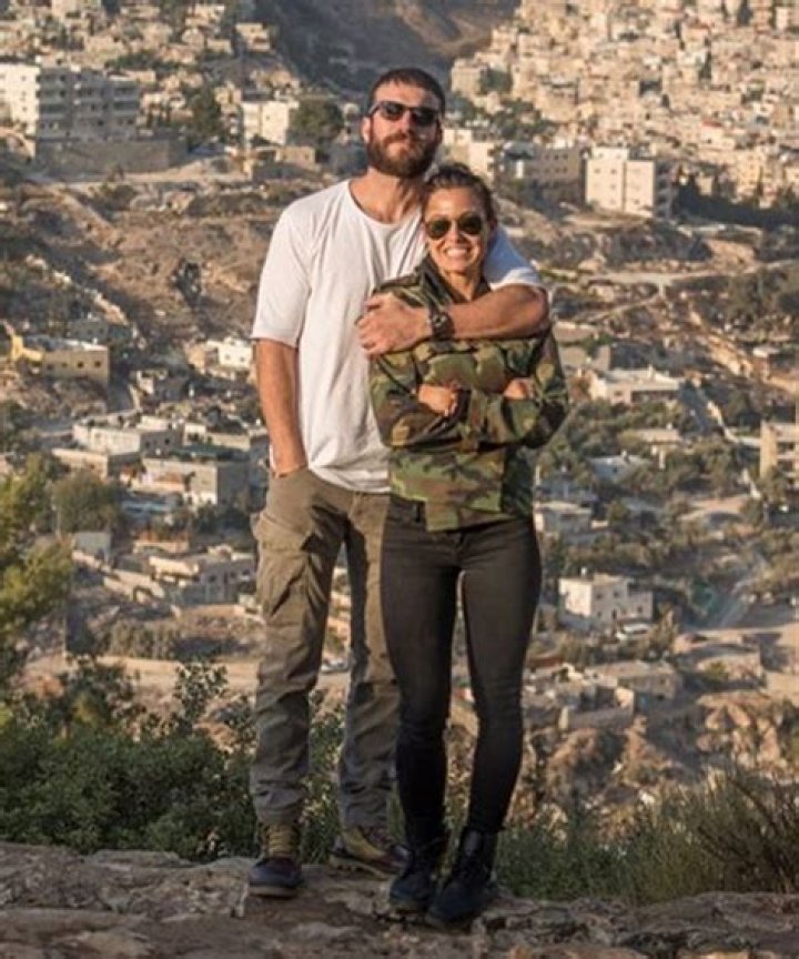 Sam Hunt & Hannah Lee Fowler At Airport — Newlyweds Jet Off To Honeymoon – Hollywood Life