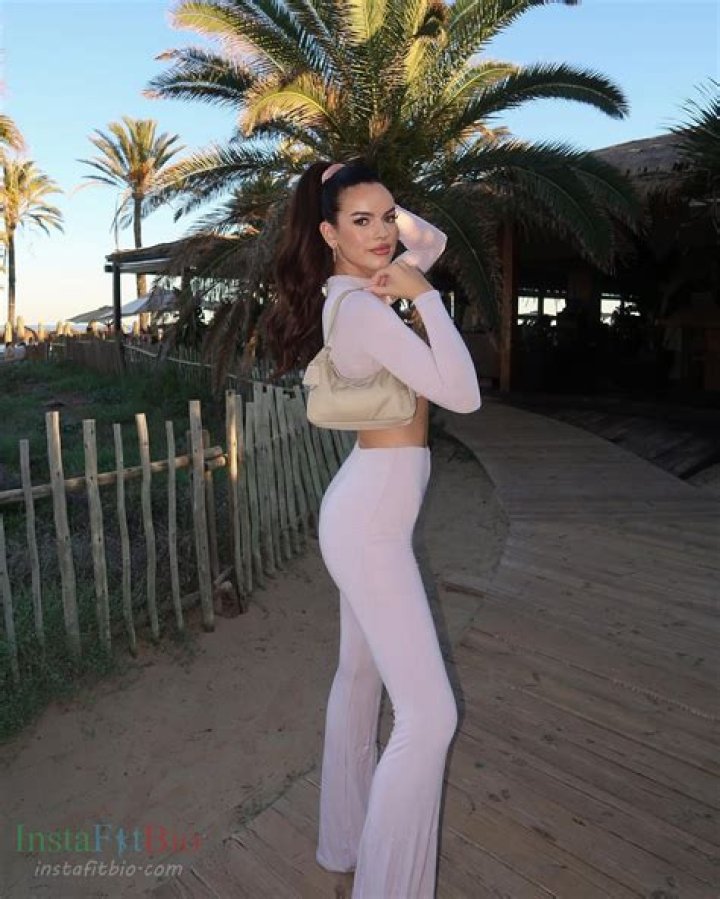 
Sarah Theiler Height, Weight, Net Worth, Age, Birthday, Wikipedia, Who, Instagram, Biography 