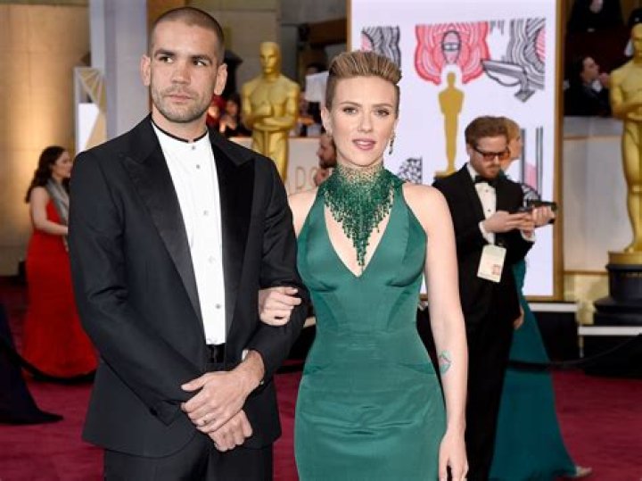 Scarlett Johansson Divorce: Could Ex Get Custody & Take Baby To France? Lawyer Speaks