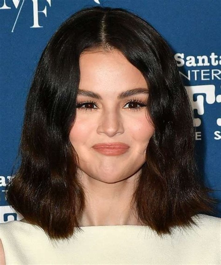 Selena Gomez’s Hair Makeovers of 2017 — Pics