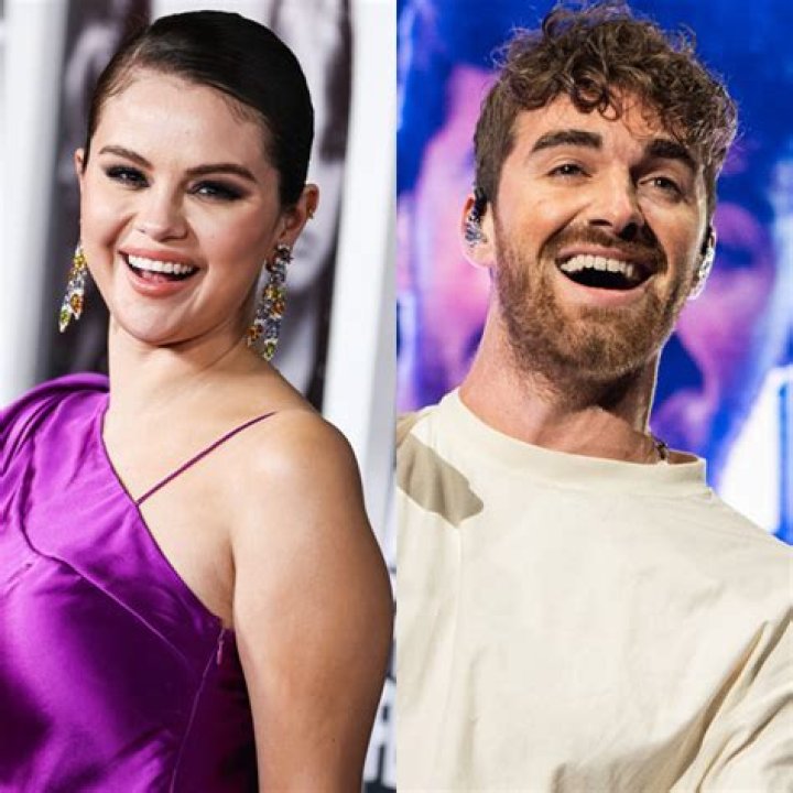 Selena Gomez Smirks In New Selfie Amidst Reports She’s Dating Drew Taggart: Photo