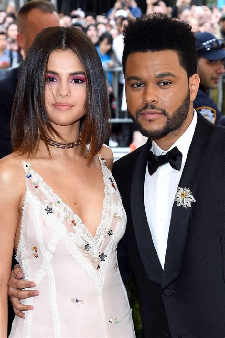 Selena Gomez & The Weeknd ‘Comfort’ & ‘Trust Each Other’ — Expert Says