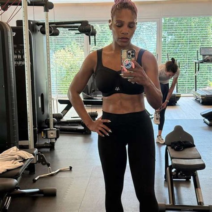 Serena Williams Shares Gym Selfies & Jokes She Wants to Be Snatched – Hollywood Life