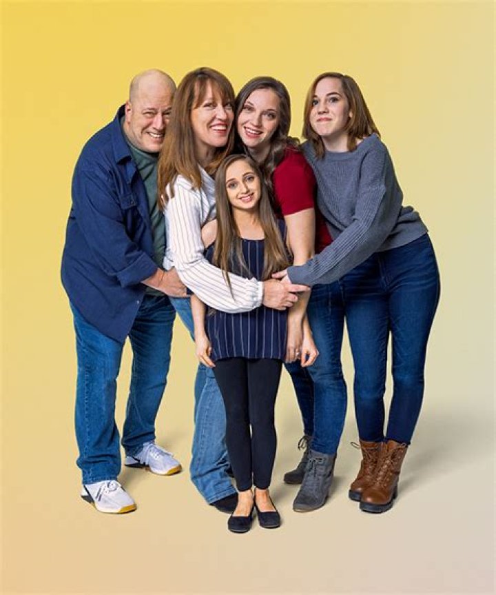 Shauna Rae On Her Dating Life, Having Kids & More Ahead Of The Finale – Hollywood Life