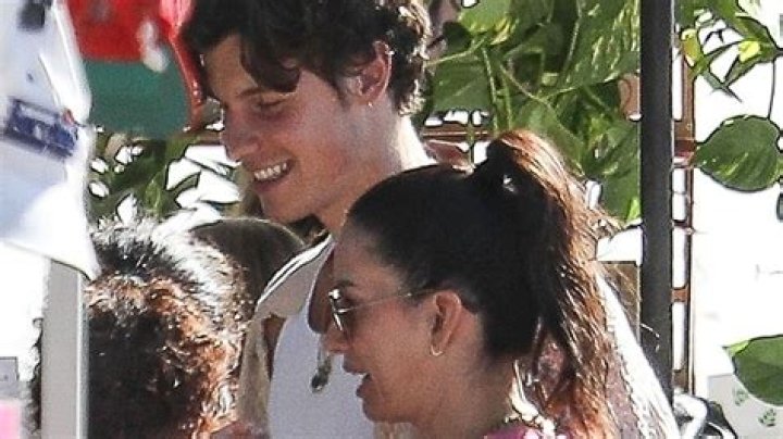 Shawn Mendes & Dr. Jocelyne Miranda Seen Outside His L.A. Home – Hollywood Life