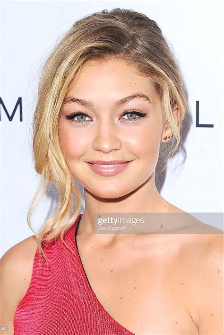 Sheryl Crow Bra Size, Age, Weight, Height, Measurements