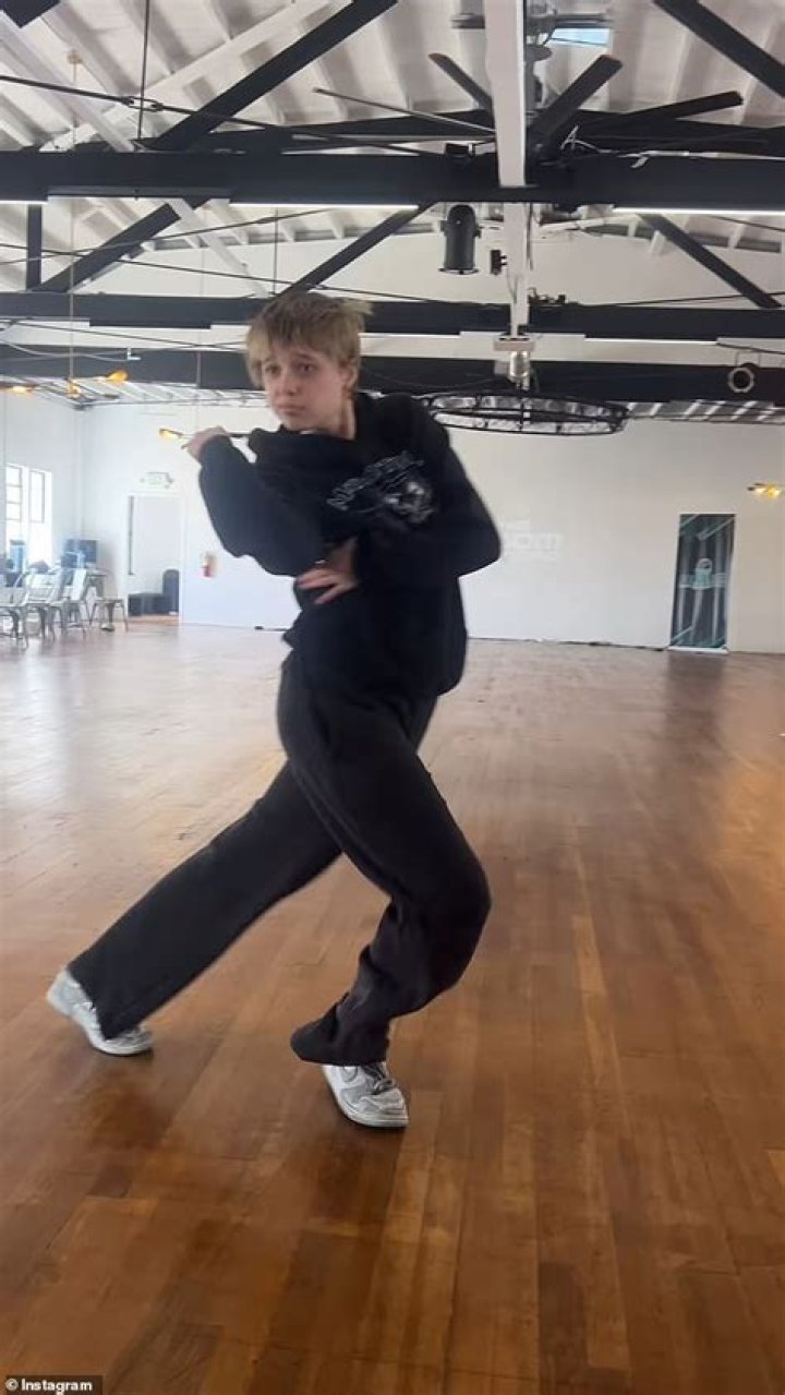 Shiloh Jolie-Pitt, 15, Goes For A Casual Look In Sweats While Heading To A Dance Studio — Photo