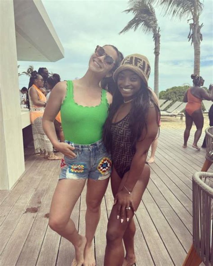 Simone Biles Rocks Daisy Dukes & Green Tank Top On St. Patrick’s Day – Hollywood Life