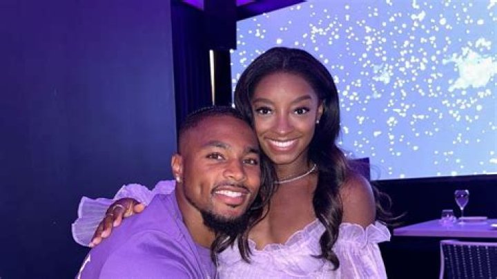 Simone Biles Giggles As She Snuggles Up With Jonathan Owens in Cute Selfie Video — Watch