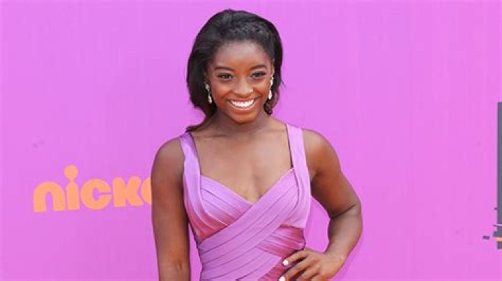 Simone Biles’ Sexiest Social Media Looks: Photos – Hollywood Life