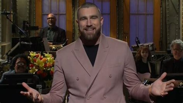 Travis Kelce Impersonates Patrick Mahomes On ‘SNL’ – Hollywood Life