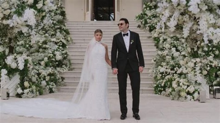 Sofia Richie Debuts Diamond Wedding Band After Marrying Elliot Grainge – Hollywood Life