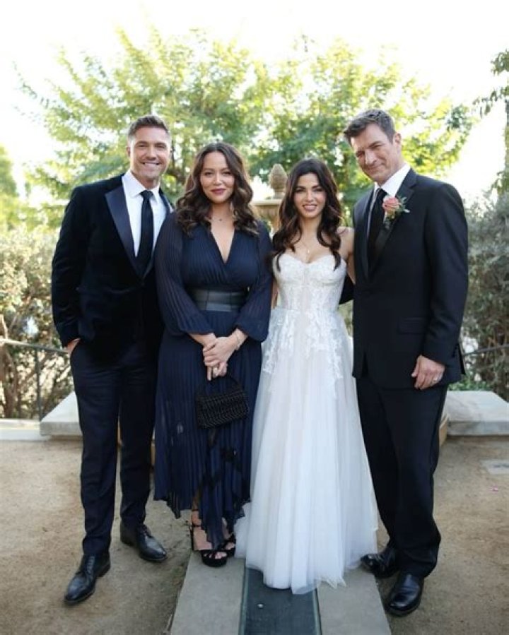 Sofia Vergara Hugs ‘Modern Family’ Husband Ed O’Neil At Pal’s Wedding – Hollywood Life