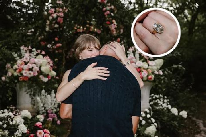 Sophie Turner Wears Wedding Ring While Leaving Taylor Swift’s Apartment – Hollywood Life