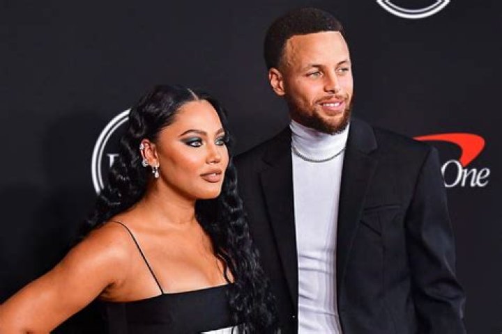 Steph Curry & His Wife Ayesha Dance In New Video By Daughter Riley – Hollywood Life