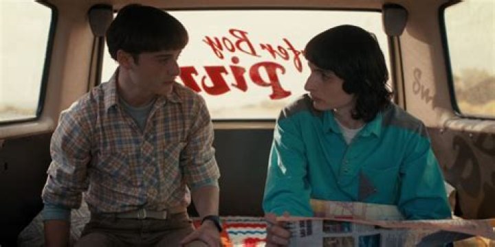 Will Is Gay & Loves Mike, Noah Schnapp Confirms – Hollywood Life