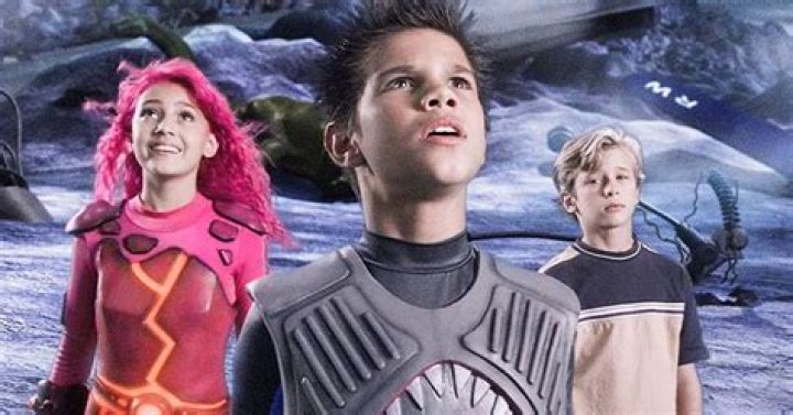 Taylor Lautner Fans React To Recast Sharkboy For 2005 Film’s Sequel – Hollywood Life