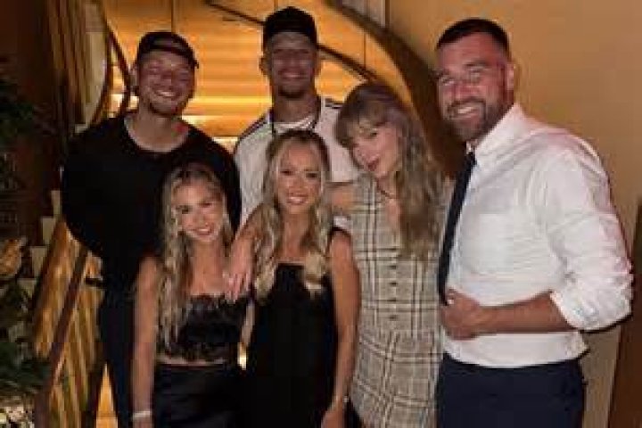 Taylor Swift and Travis Kelce Visit Patrick and Brittany Mahomes – Hollywood Life