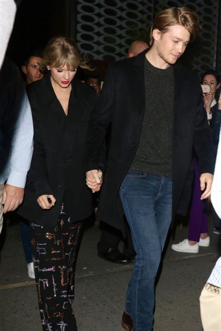 Taylor Swift & Joe Alwyn’s Cutest Photos Together – Hollywood Life